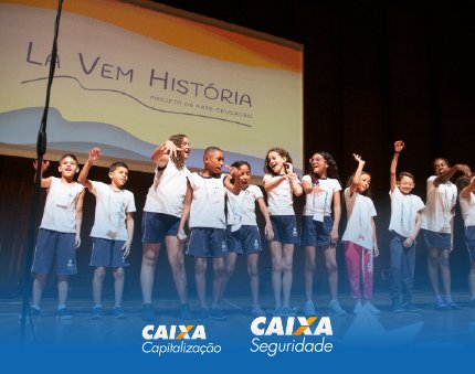 Lá vem História